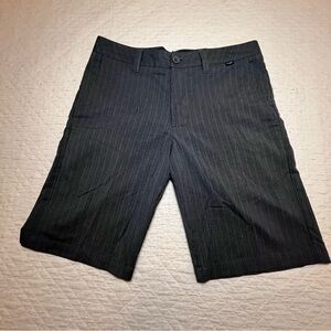 Travis Mathew Shorts Men’s 30 Dark Grey with blue and red stripes